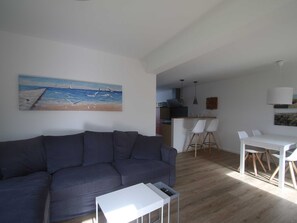 TV - Vacation apartment ROBBE - Holiday apartments on the Wadden Sea (Friedrichskoog)