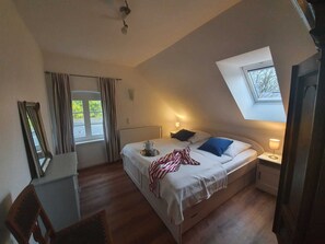 2 Schlafzimmer, Reisekinderbett, WLAN, Bettwäsche