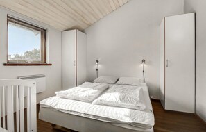 3 bedrooms, travel cot, free WiFi