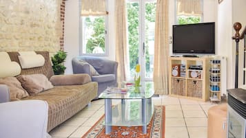 TV, fireplace, DVD player