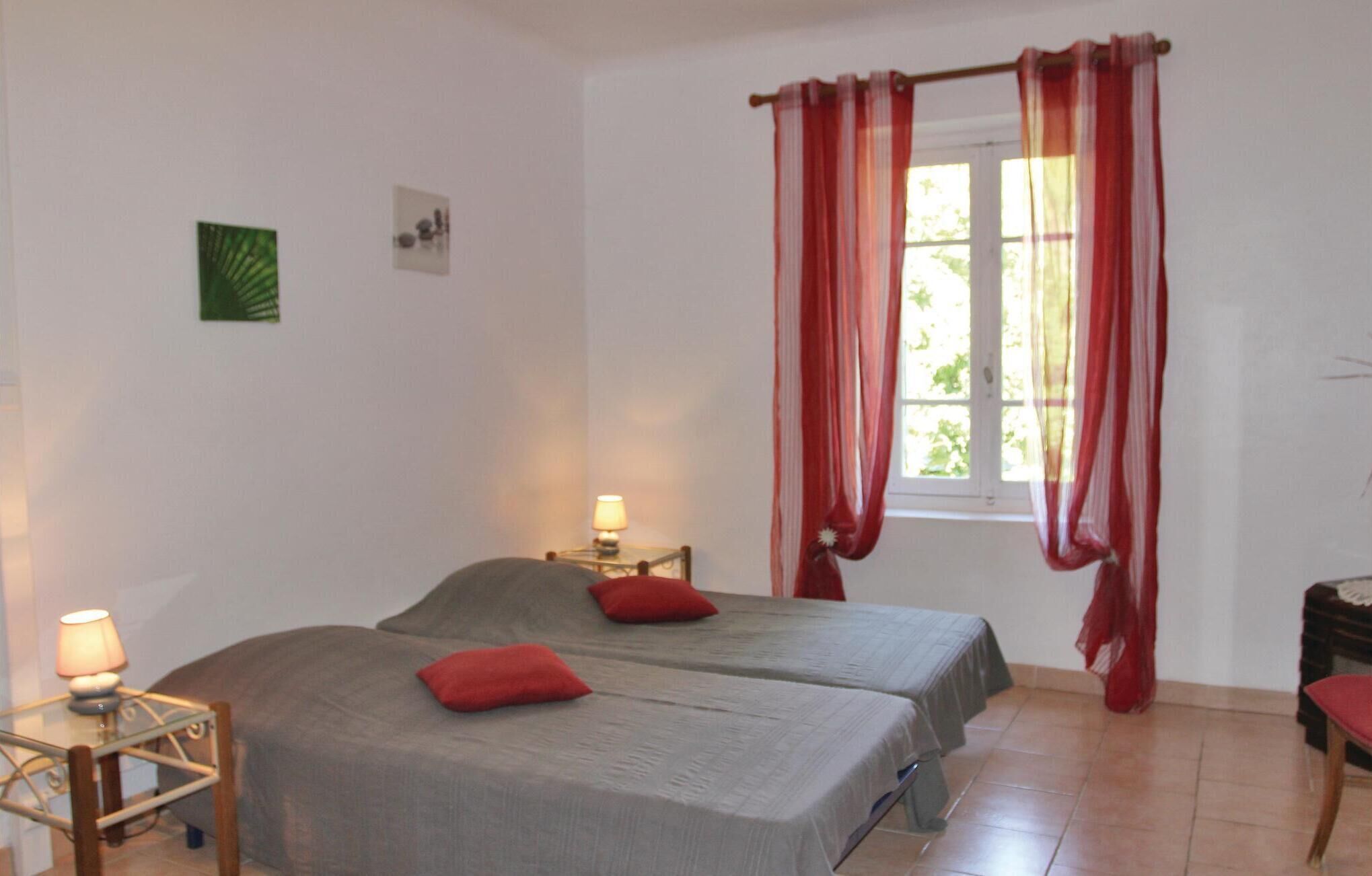 3 bedrooms, travel crib, free WiFi, bed sheets