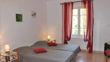 3 bedrooms, travel crib, free WiFi, bed sheets