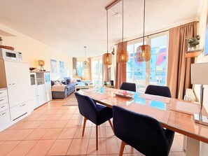 Dining - (5) 3-room apartment south-facing balcony - apartment house Atlantic (Kühlungsborn)