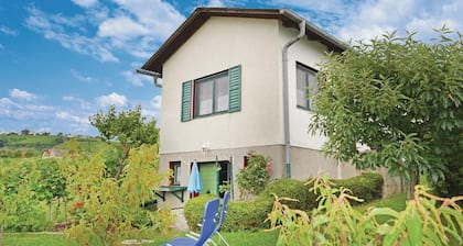 Cozy home in Eisenberg-Weinberg