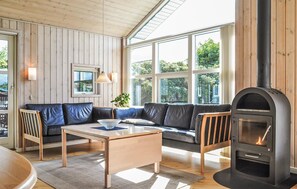 TV, fireplace - Stunning home in Hvide Sande with sauna (Hvide Sande)