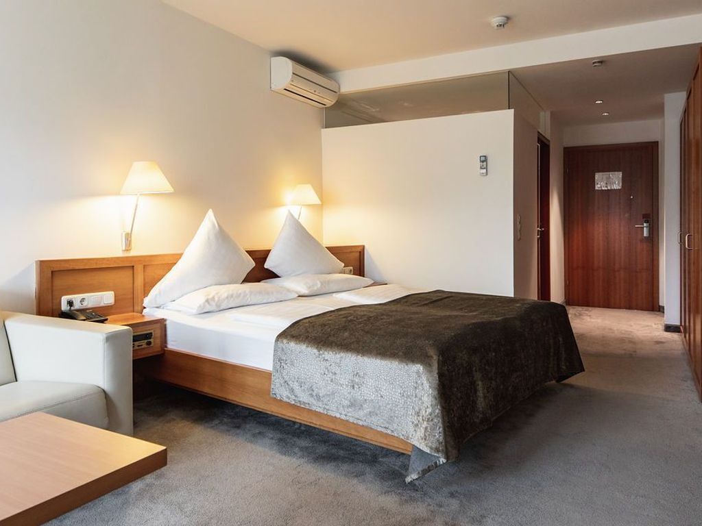 1 bedroom, in-room safe, desk, WiFi