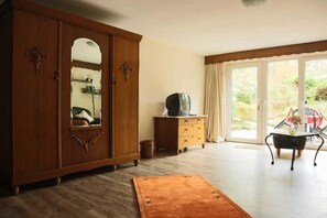 Unclassified image, 2 of 11, button