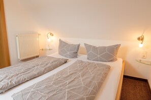 2 Schlafzimmer, Reisekinderbett, WLAN, Bettwäsche