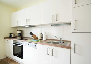 Refrigerador, horno y lavavajillas 