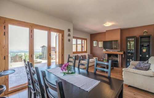 Awesome home in Macanet de la Selva