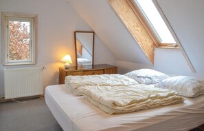 7 bedrooms, travel cot, free WiFi - Lovely home in Grindsted with house a panoramic view (Grindsted)