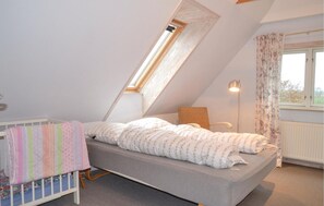 7 bedrooms, travel crib, free WiFi