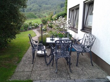 Aussenansicht und Terrasse