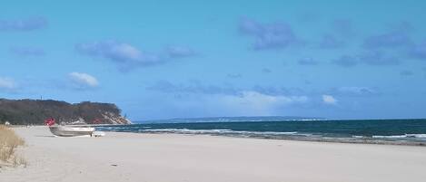 بالقرب من الشاطئ