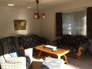 Unclassified image, 4 of 18, button