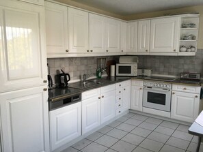 Réfrigérateur, micro-ondes, four, lave-vaisselle