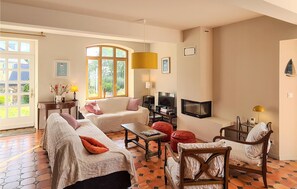 Fernseher, Kamin, DVD-Player, Tischtennisplatte