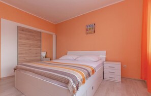 5 bedrooms, free WiFi, bed sheets