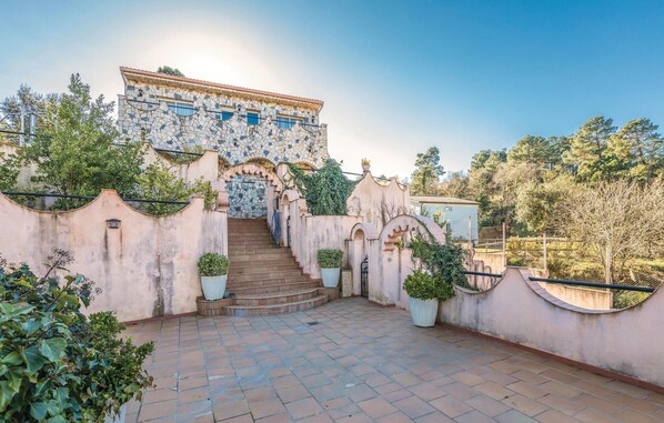 Property grounds - Lovely home in Vidreres with kitchen (Vidreres)