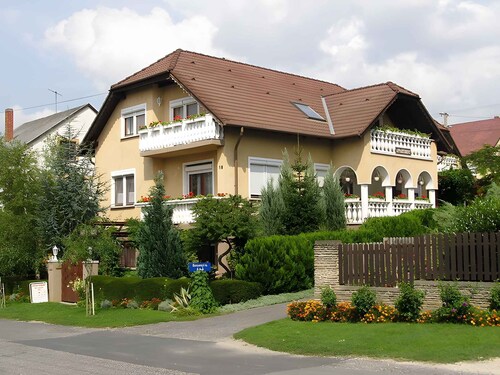 Holiday apartment with terrace, Wi-Fi and air conditioning