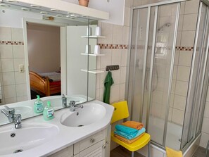 Unclassified image, 5 of 14, button