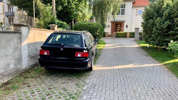 Unclassified image, 1 of 14, button