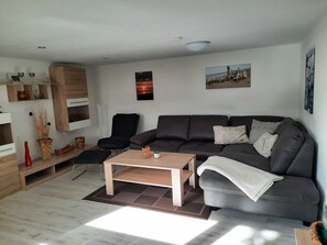TV - Vacation apartment Lilly DH-42986 - Holiday accommodation by the dune DH-42986 (Lubmin)
