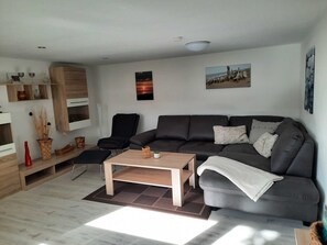 TV - Vacation apartment Lilly DH-42986 - Holiday accommodation by the dune DH-42986 (Lubmin)