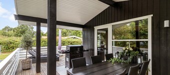 Cozy home in Glesborg with WiFi