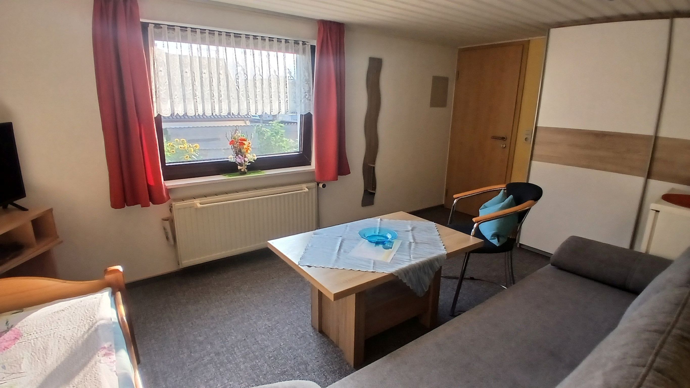 1 bedroom, bed sheets