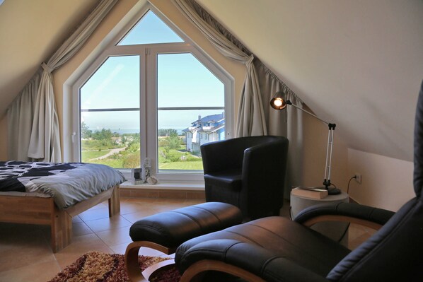 2 bedrooms, travel cot