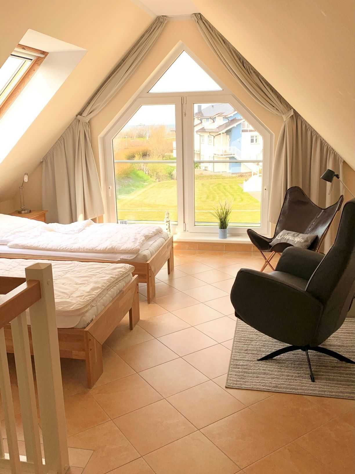 2 Schlafzimmer, Reisekinderbett