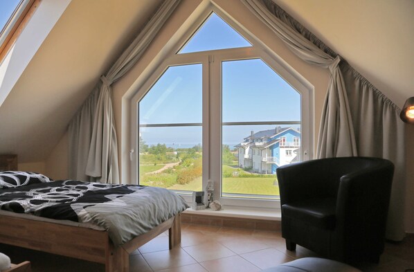 2 bedrooms, travel cot