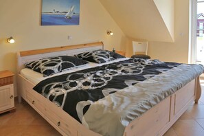 2 bedrooms, travel cot