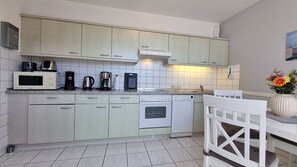 Frigorifero, microonde, forno, lavastoviglie