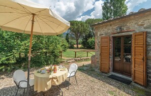 Outdoor dining - Beautiful apartment in Cortona AR (Cortona AR)