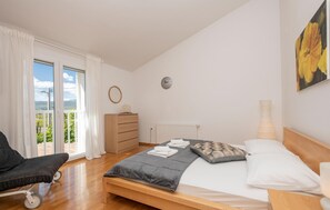 4 bedrooms, travel cot, free WiFi, bed sheets - Beautiful home in Vinjani Donji (Vinjani Donji)