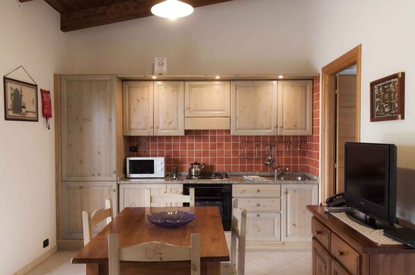 ثلاجة، فرن، موقد طهي مسطح