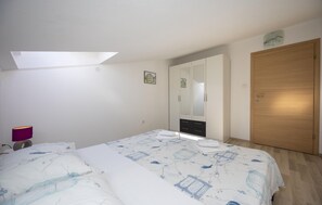 2 bedrooms, travel crib, free WiFi, bed sheets