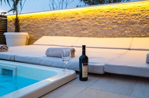 Property grounds - Holiday apartment with balcony and pool (Crikvenica)