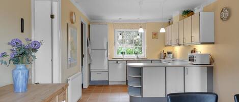 Kühlschrank, Herdplatte, Geschirrspüler