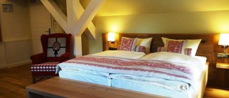 1 bedroom, desk, travel cot, WiFi