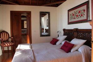 Unclassified image, 4 of 13, button