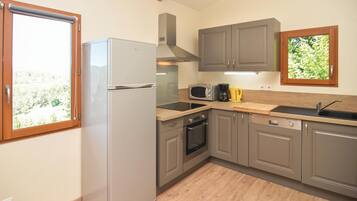 Réfrigérateur, plaque de cuisson, lave-vaisselle, cafetiÚre/bouilloire