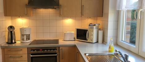 ثلاجة، ميكروويف، فرن، غسالة أطباق