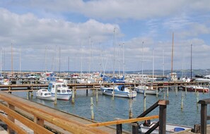A marina with multiple boats docked at wooden piers. - 3 bedroom beautiful home in Føllenslev (Føllenslev)