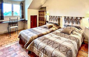 3 chambres, lit parapluie, Wi-Fi gratuit, draps fournis
