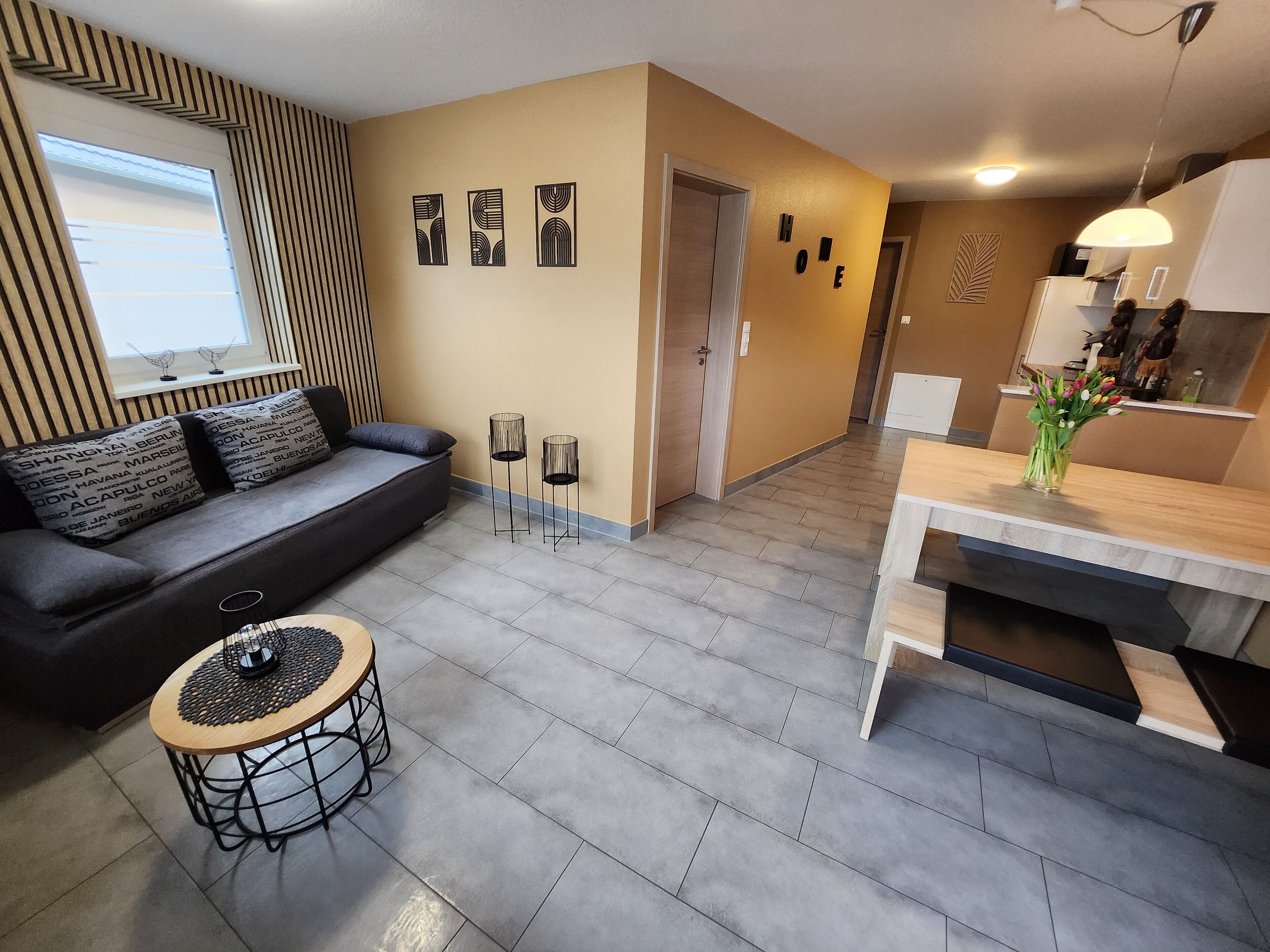Comfort Apartment (7) | Living area | Flat-screen TV, heated floors