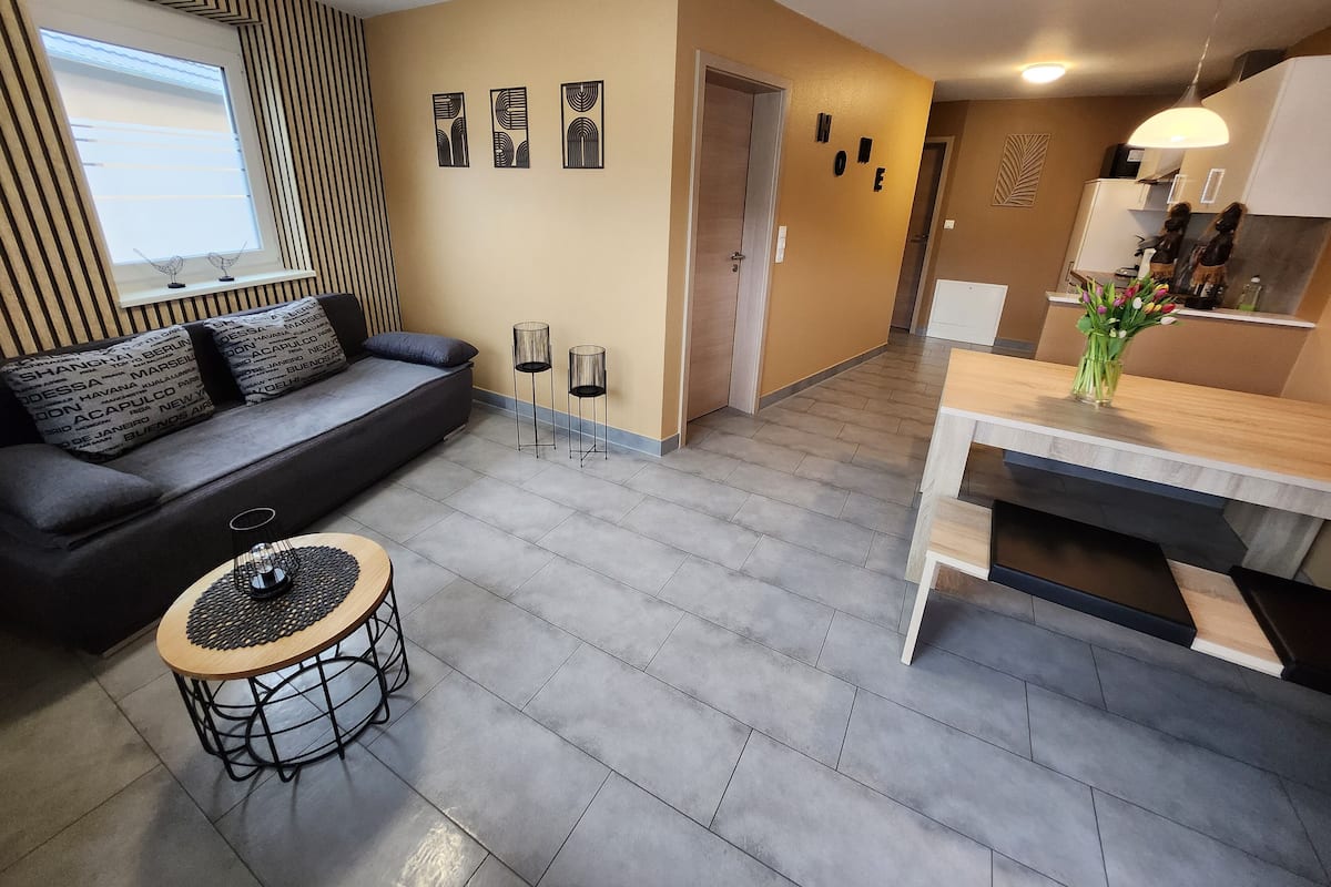 舒適公寓 (7) | 起居區 | 平面電視、地暖系統