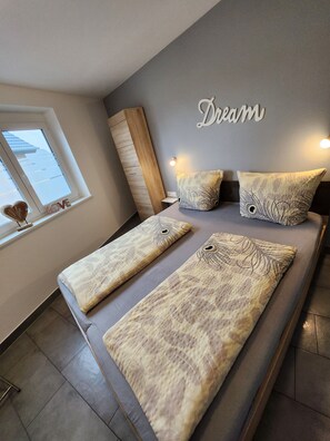 Comfort Apartment (7) | Hypo-allergenic bedding, blackout curtains, soundproofing - Ferienwohnungen Abendsonne (Rust)